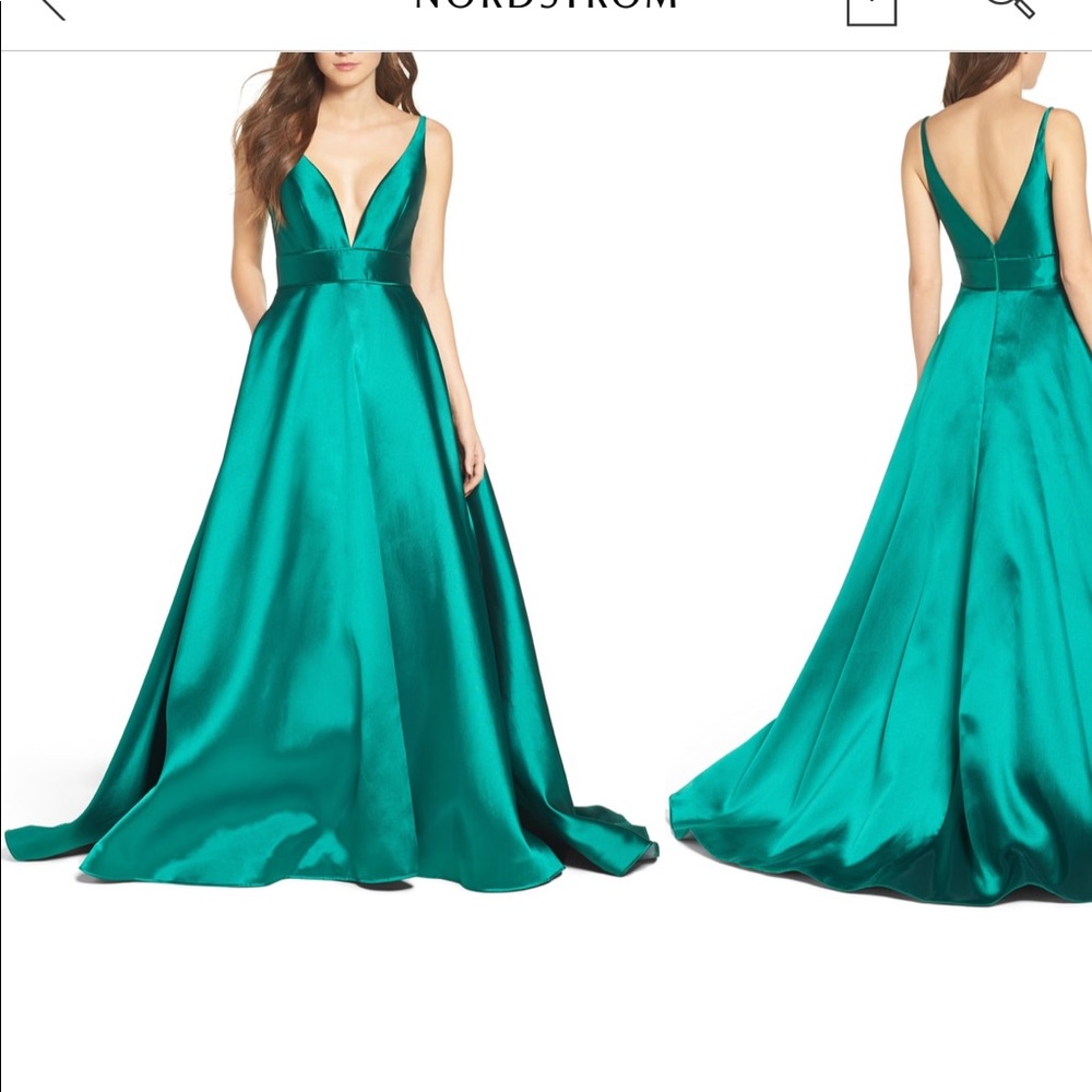 Mac Duggal ballgown size 4 emerald green STUNNING